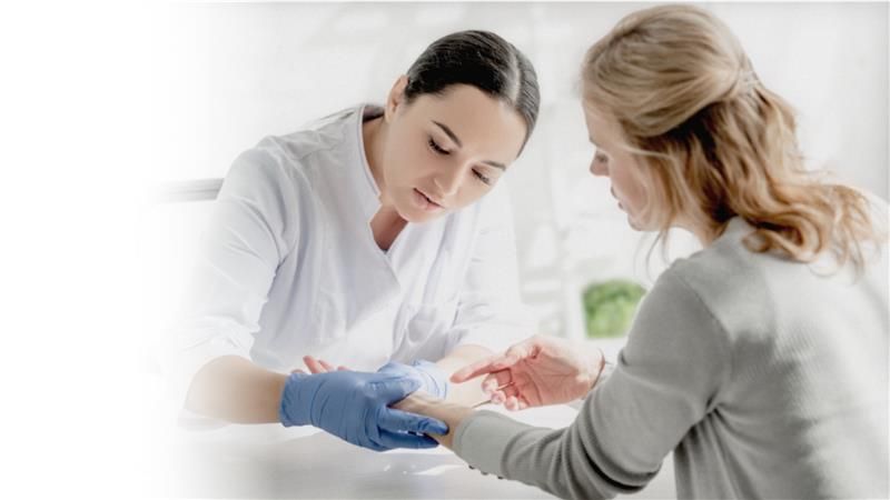 A patient showing a consultant her hand